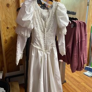 Vintage wedding dress